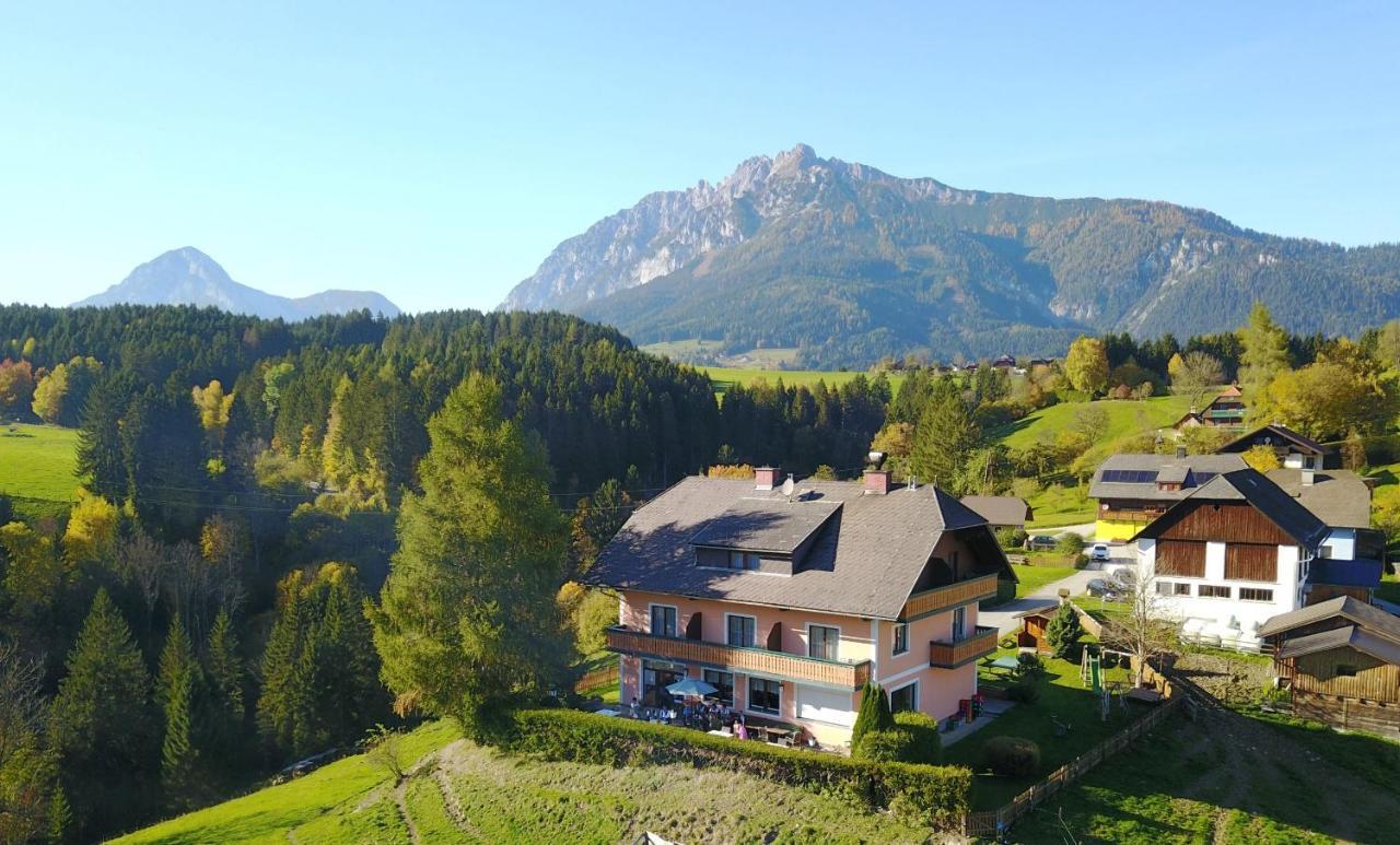 Tieschnhof Hotel Grobming Exterior photo